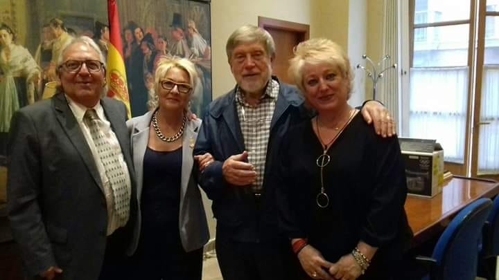 Defenem Valéncia i José Aparicio Pérez Defenem Valéncia i José Aparicio Pérez