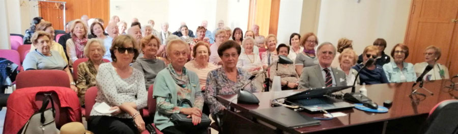 El Prof. José Francisco Ballester-Olmos Anguís dando una de sus clases magistrales