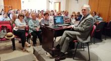 El Prof. José Francisco Ballester-Olmos Anguís fent una de les seues classes magistrals